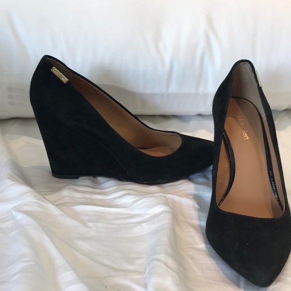 Calvin Klein black suede wedges - Picture 2 of 4
